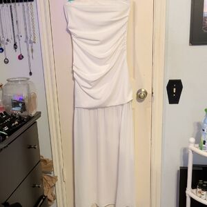 Elegant White Strapless Dress